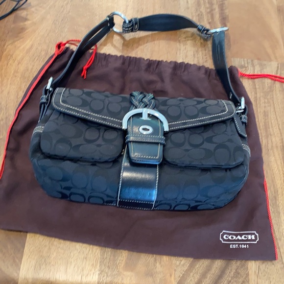 Classic Coach over the shoulder purse - Picture 1 of 7